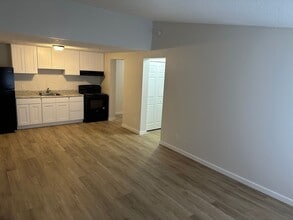 Brampton Apartments in Lafayette, IN - Building Photo - Interior Photo