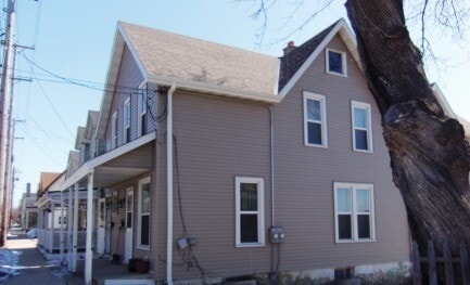 109 W State St in Hartford, WI - Building Photo
