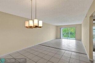 2804 Victoria Way in Coconut Creek, FL - Foto de edificio - Building Photo