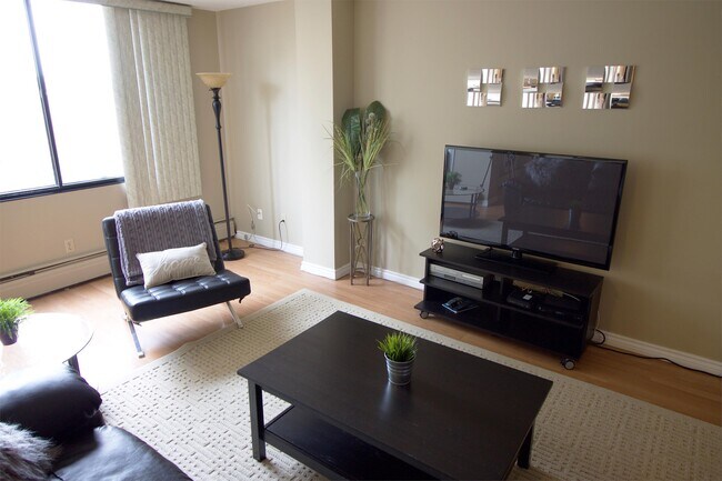 9808-9808-103 103 St NW in Edmonton, AB - Building Photo - Building Photo