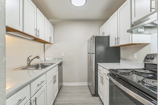 Pine Creek Apartments in Holland, MI - Building Photo