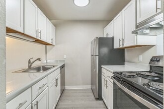 Pine Creek Apartments in Holland, MI - Building Photo - Building Photo