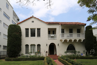 343 N Oakhurst Dr in Beverly Hills, CA - Building Photo - Building Photo