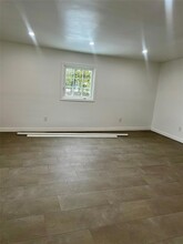 256 Hooker Ave, Unit 2 in Poughkeepsie, NY - Foto de edificio - Building Photo