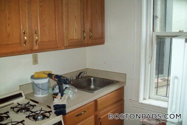 137 Park Dr in Boston, MA - Building Photo