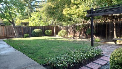 636 Montezuma Ct in Walnut Creek, CA - Foto de edificio - Building Photo