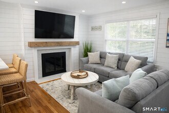 74 Oldfield Dr in Fairfield, CT - Building Photo - Building Photo