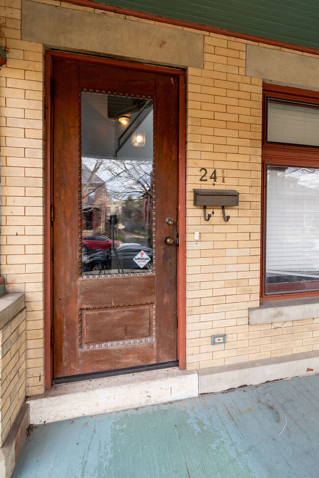 241 Collins Ave-Unit -241 in Columbus, OH - Foto de edificio - Building Photo