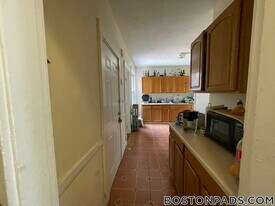 192 Kelton St, Unit 3 in Boston, MA - Building Photo