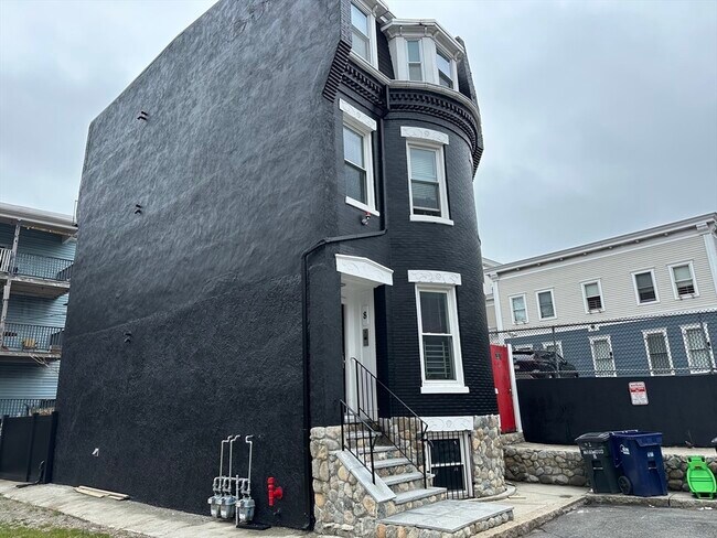 8 Bard Ave, Unit 2