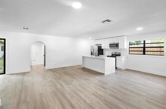 2225 E Welch Rd in Apopka, FL - Building Photo - Building Photo