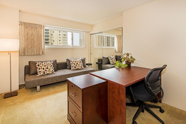 2085 Ala Wai Blvd in Honolulu, HI - Building Photo - Building Photo