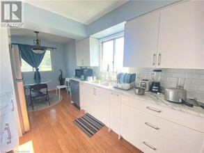1458 Queen's Blvd in Kitchener, ON - Building Photo - Building Photo