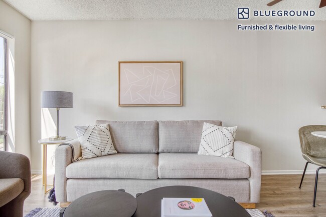 11265 Morrison St in Los Angeles, CA - Building Photo - Building Photo