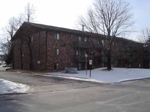 The Village Green Apartments in St. Cloud, MN - Building Photo - Building Photo