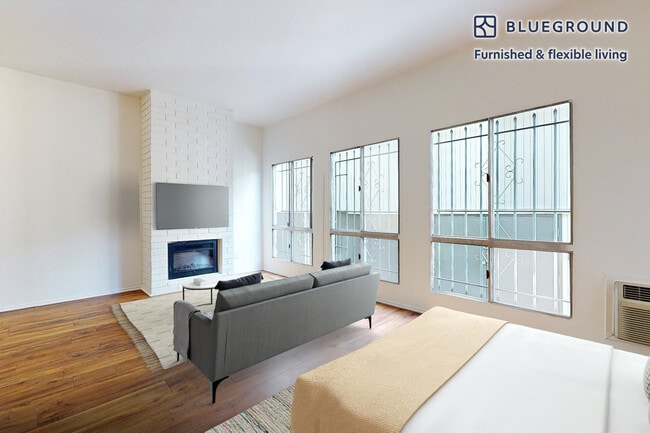 10965 Rochester Ave, Unit SI ID7073A in Los Angeles, CA - Building Photo - Building Photo