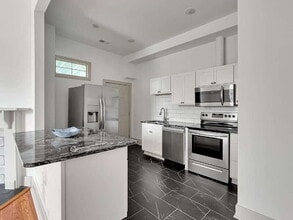 312 W 42nd St in Savannah, GA - Building Photo - Building Photo