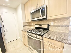 8569 Burton Wy, Unit 101 in Los Angeles, CA - Building Photo - Building Photo