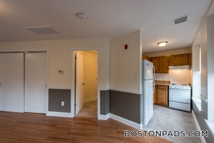 1126 Boylston St, Unit 505 in Boston, MA - Building Photo