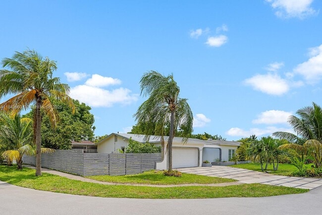 9021 NW 7th Ct in Pembroke Pines, FL - Building Photo - Building Photo