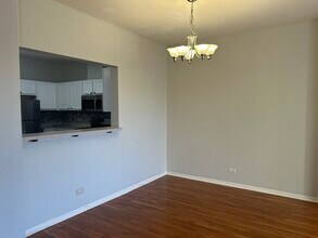 1088 N Claremont Dr in Palatine, IL - Building Photo - Building Photo