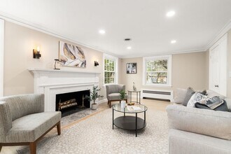850 Dedham St in Newton, MA - Foto de edificio - Building Photo