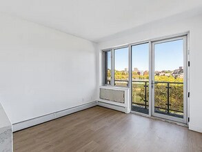 136-21 Latimer Pl in Queens, NY - Building Photo - Building Photo