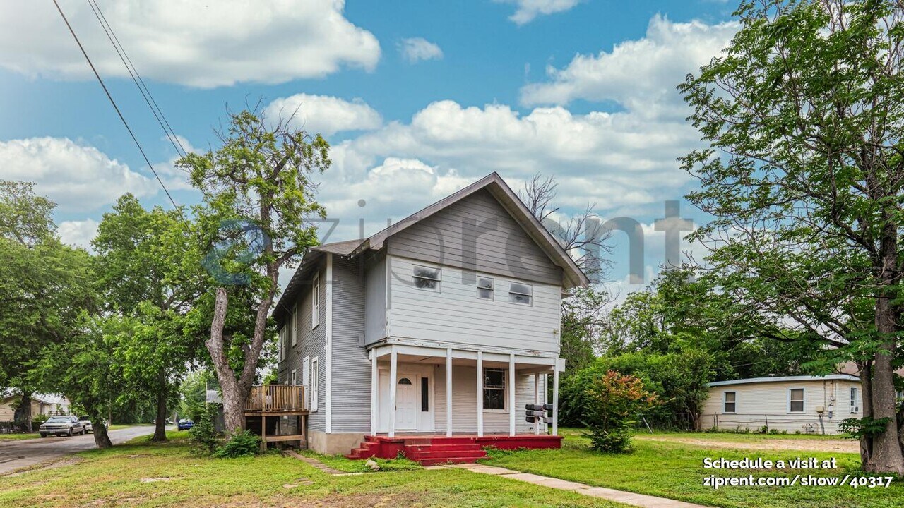146 Fairview Ave in San Antonio, TX - Building Photo