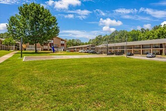 Welcome to Oxford Pointe Apartments in Tyler, TX - Building Photo - Building Photo