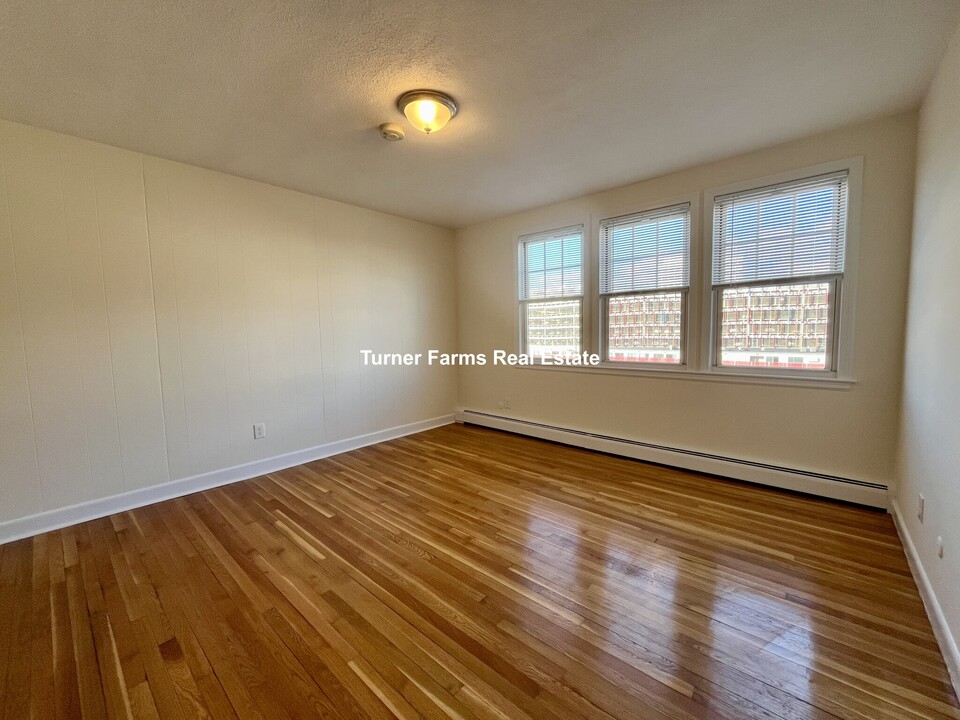 176 North Beacon St, Unit 3 in Boston, MA - Building Photo