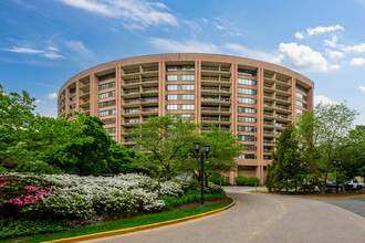 Crystal Park Condos in Arlington, VA - Building Photo - Building Photo