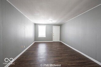 7046 E US Hwy 36 in Avon, IN - Foto de edificio - Building Photo