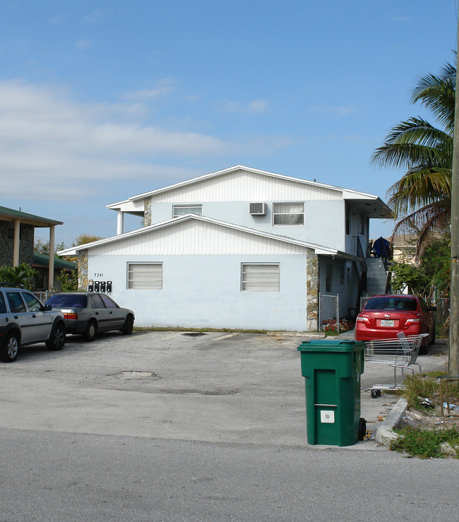 7341 NW 37th St in Hollywood, FL - Building Photo - Building Photo