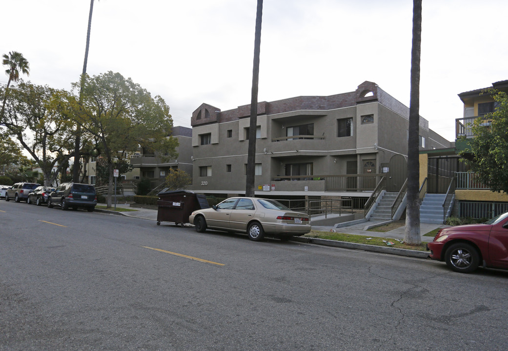 320 W Lomita Ave in Glendale, CA - Building Photo