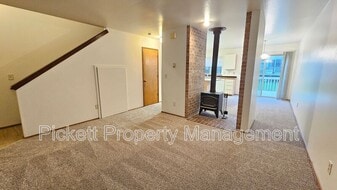 1334 NE Jasmine Ln in Bremerton, WA - Building Photo