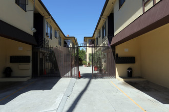 125 S Alexandria Ave in Los Angeles, CA - Building Photo - Building Photo