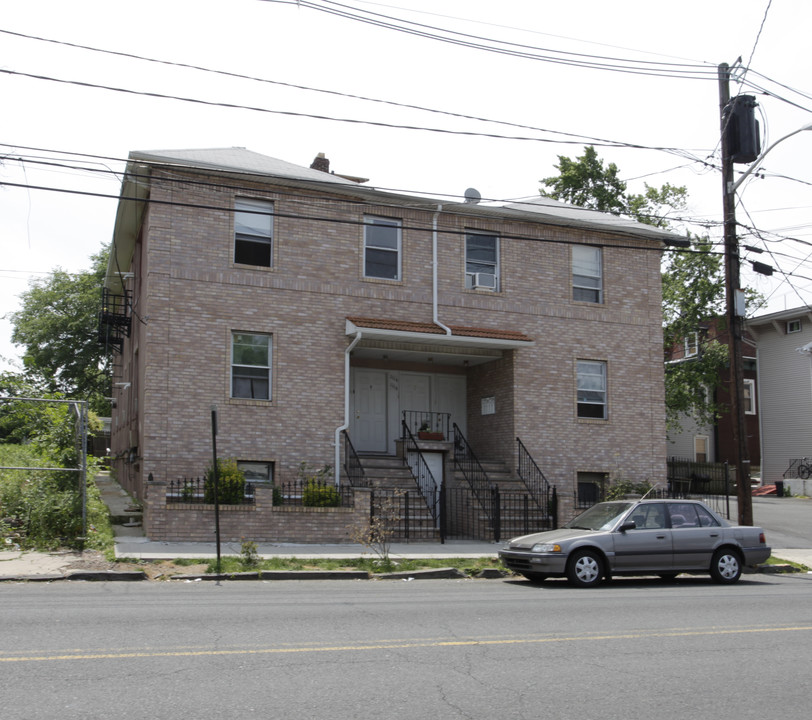 1114 Magnolia Ave in Elizabeth, NJ - Building Photo