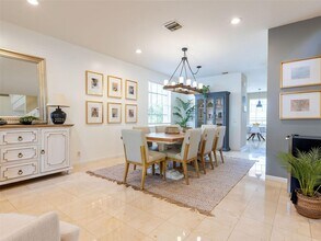 665 Nandina Dr in Weston, FL - Building Photo - Building Photo