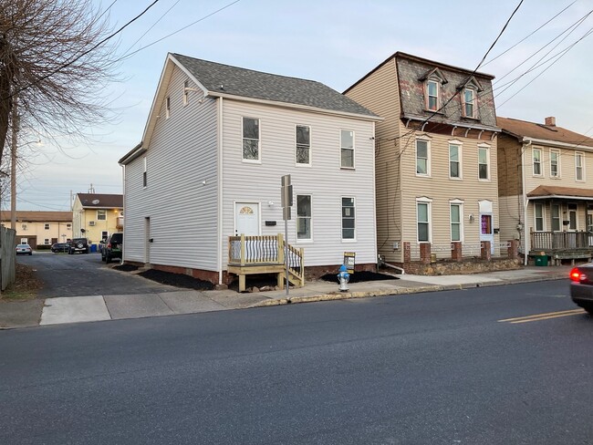333 Ann St, Unit 201 in Middletown, PA - Foto de edificio - Building Photo