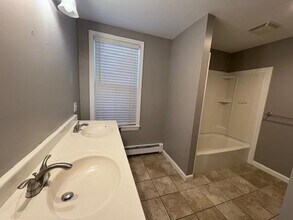350 Pearl St, Unit 1 in Manchester, NH - Building Photo - Building Photo
