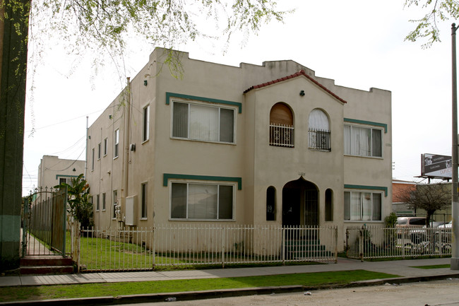 1224 E 17TH ST in Long Beach, CA - Foto de edificio - Building Photo