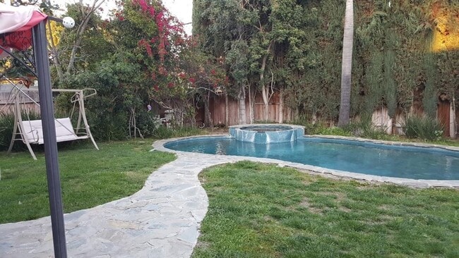 property at 5122 Lindley Ave
