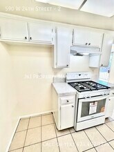 590 W 24th St in Los Angeles, CA - Building Photo - Building Photo