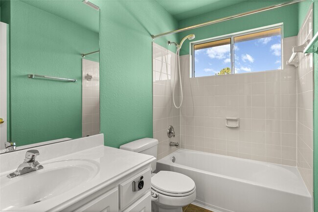 7906 Glenn Cliff Dr in Houston, TX - Foto de edificio - Building Photo