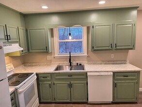 34 Gates Ln, Unit 2 in Worcester, MA - Foto de edificio - Building Photo