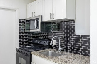 309 Phippen Waiters Rd in Dania Beach, FL - Foto de edificio - Building Photo