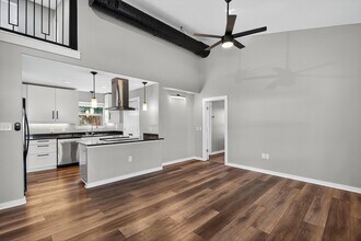 4305 Oak Park Dr in Cottonwood Shores, TX - Building Photo - Building Photo