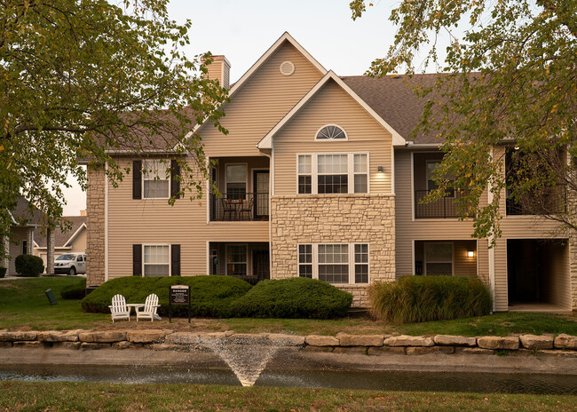 Pinnacle Pointe in Lenexa, KS - Foto de edificio - Building Photo