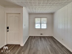 1429 Vesta Ave, Unit Right in East Point, GA - Building Photo - Building Photo