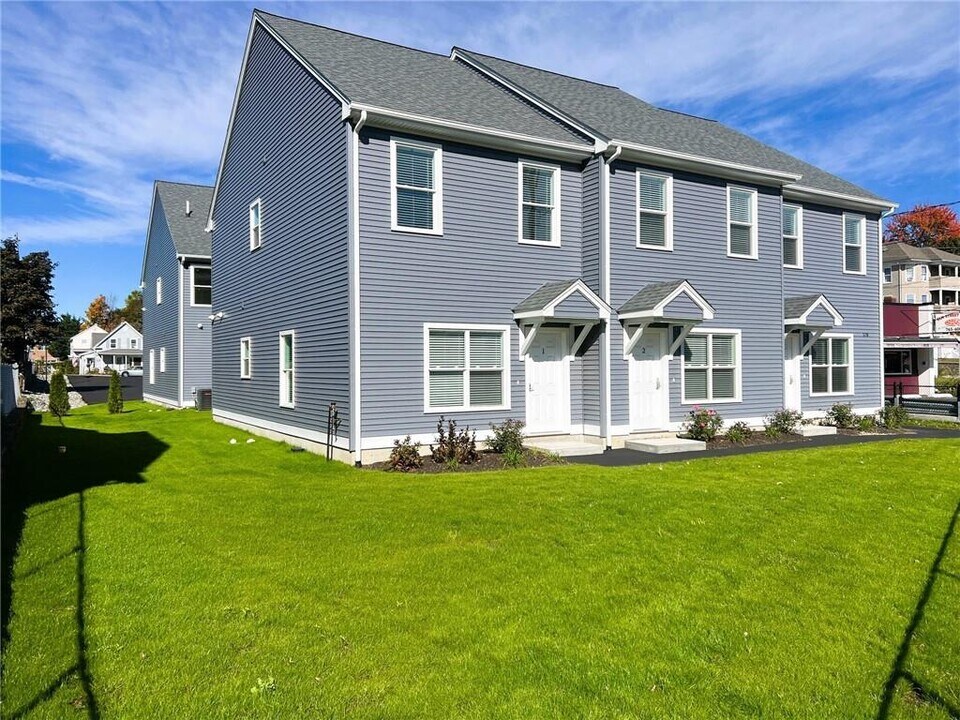 580 Elm St in Woonsocket, RI - Building Photo